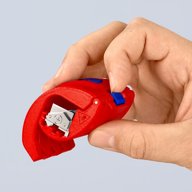 KNIPEX BiX® PVC Pipe Cutter 20 - 50mm 4