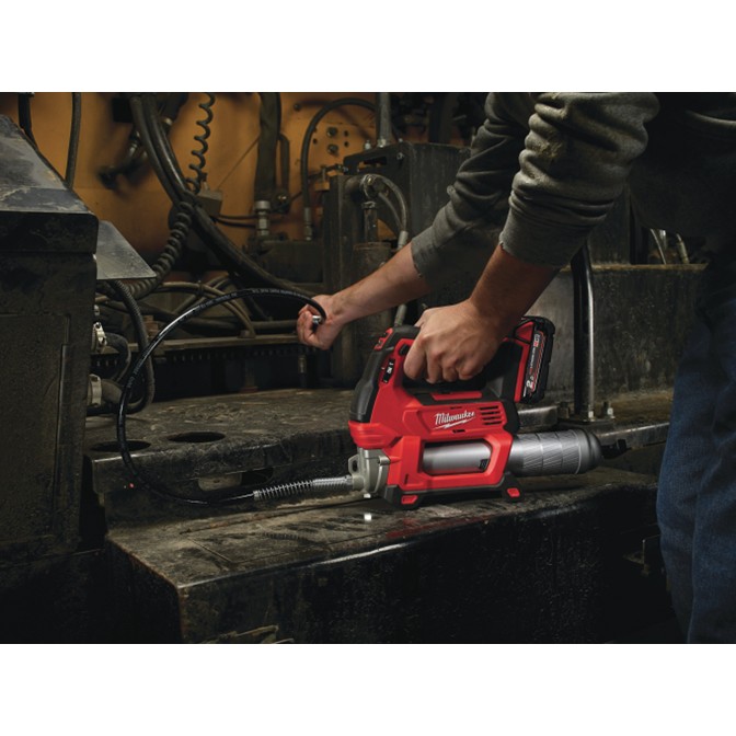 MILWAUKEE M18 Cordless Grease Gun M18 GG-201C 4