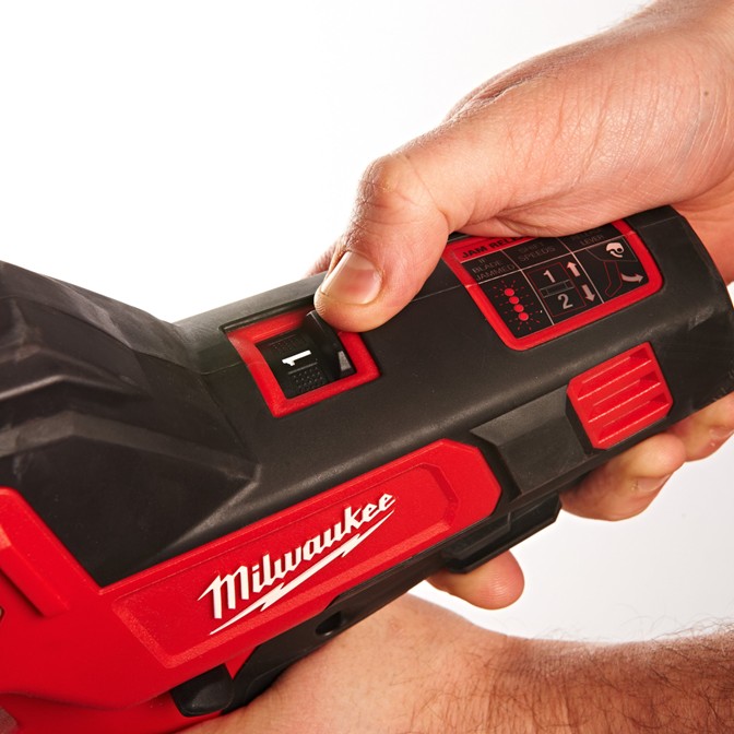 MILWAUKEE M12 Cable Cutter 3