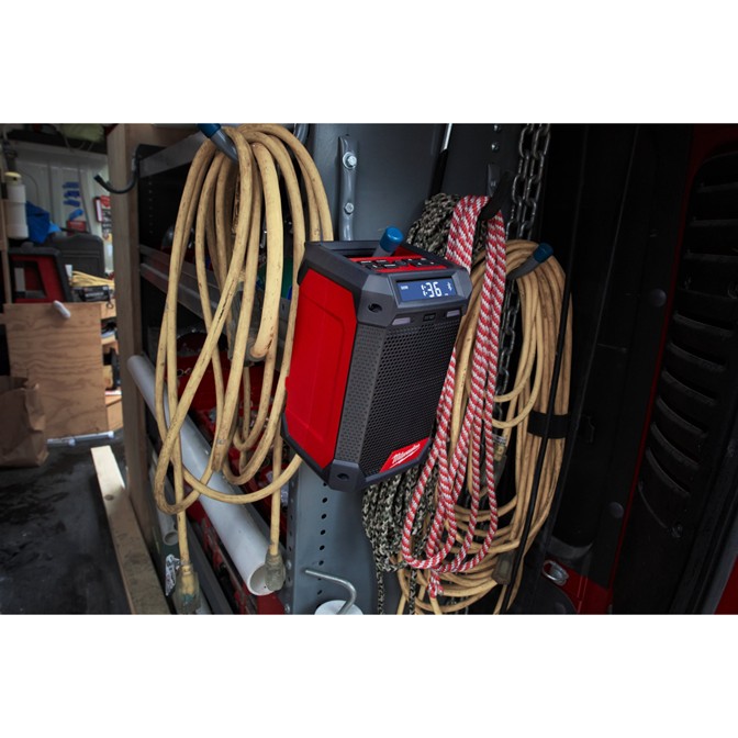 MILWAUKEE M12 Cordless Radio Charger M12 RCDAB+-0 5