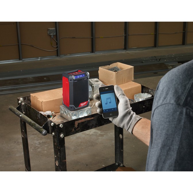 MILWAUKEE M12 Cordless Radio Charger M12 RCDAB+-0 7