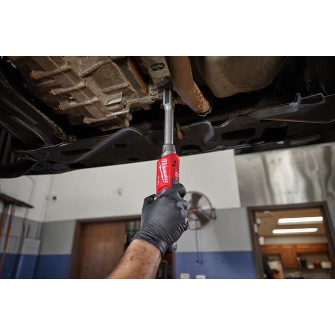 MILWAUKEE M12 FUEL Cordless Pass-Through Ratchet 10