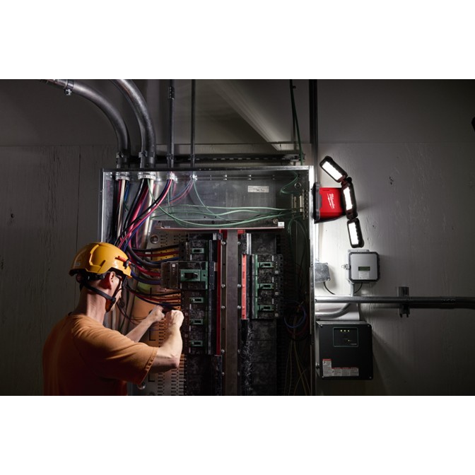 MILWAUKEE M18 Cordless Multi-Directional Task Light 12