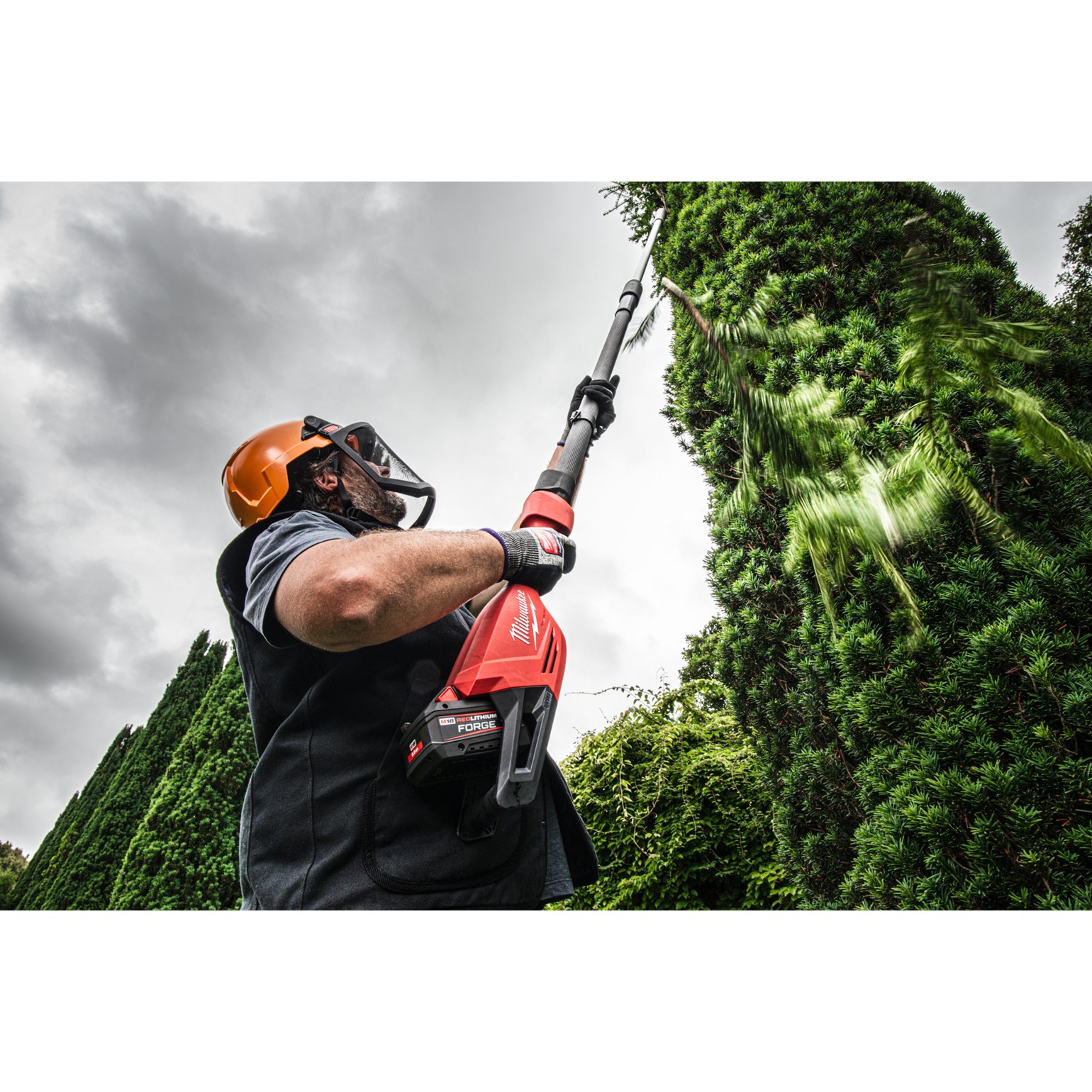 MILWAUKEE M18 Cordless Telescopic Shear 3
