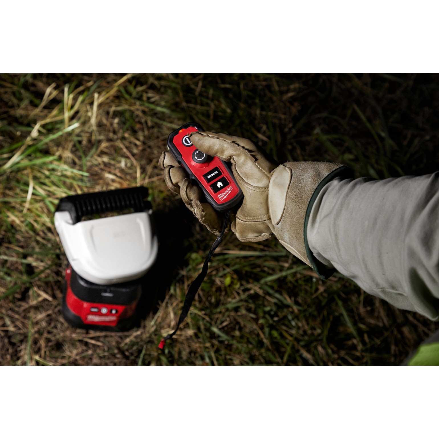 MILWAUKEE M18 Cordless Utility Remote Spot Light 11