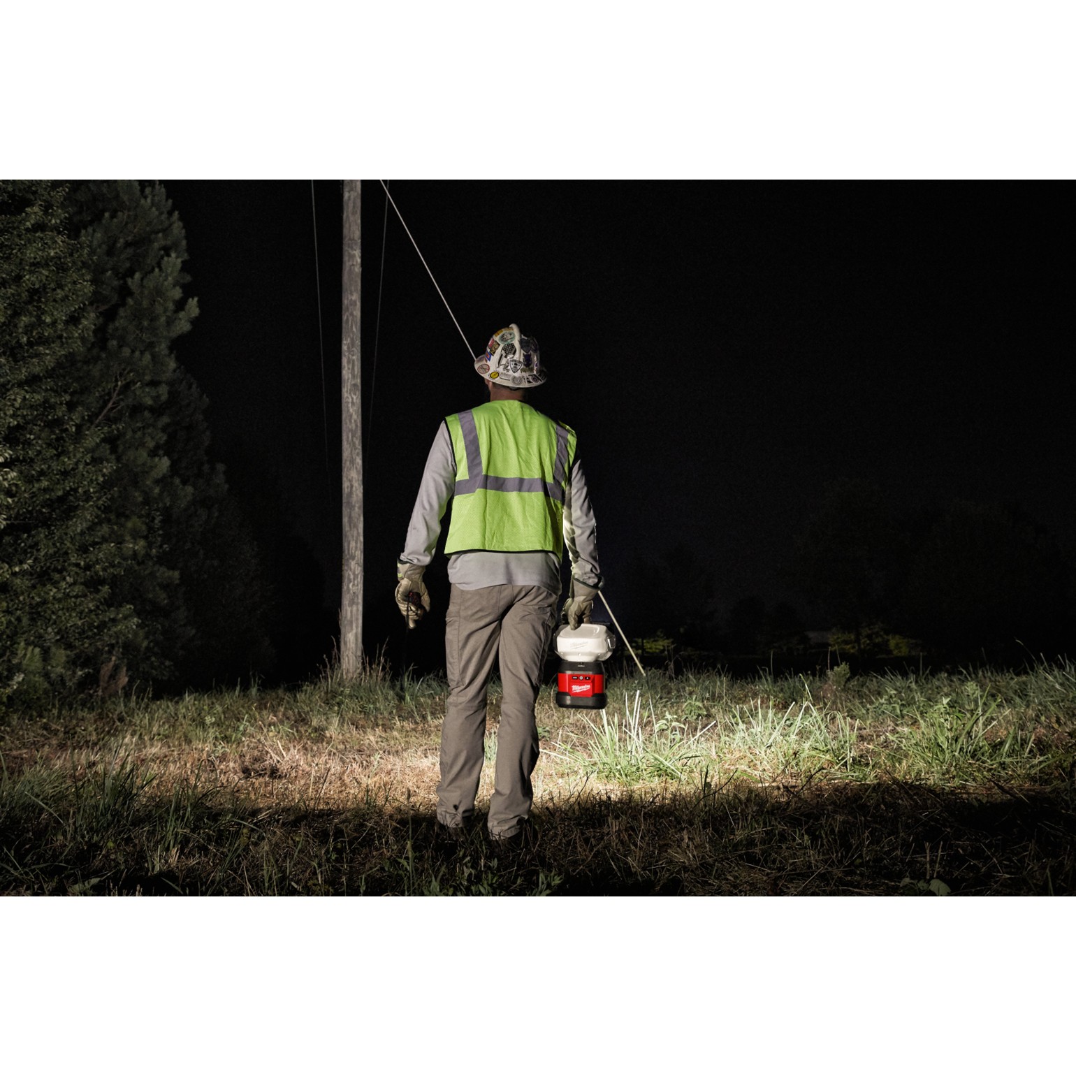 MILWAUKEE M18 Cordless Utility Remote Spot Light 12