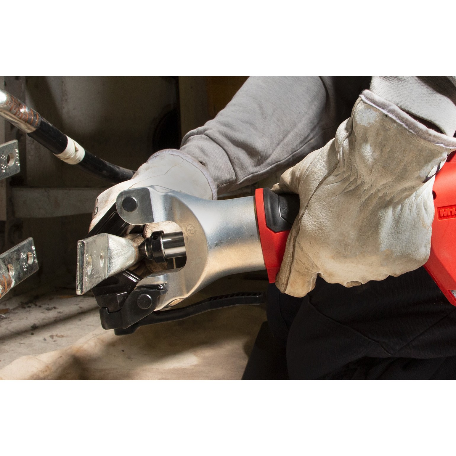 MILWAUKEE M18 FORCE LOGIC Hydraulic Dieless Crimper Kit 3