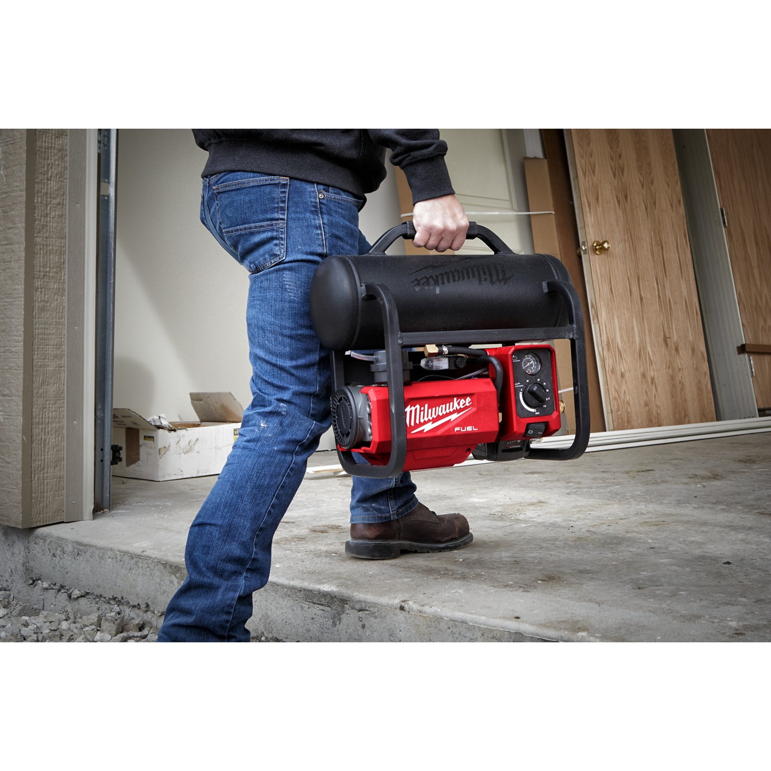 MILWAUKEE M18 FUEL Cordless Air Compressor 10