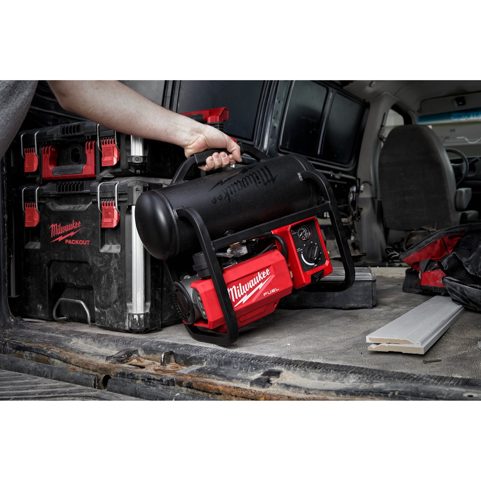 MILWAUKEE M18 FUEL Cordless Air Compressor 8