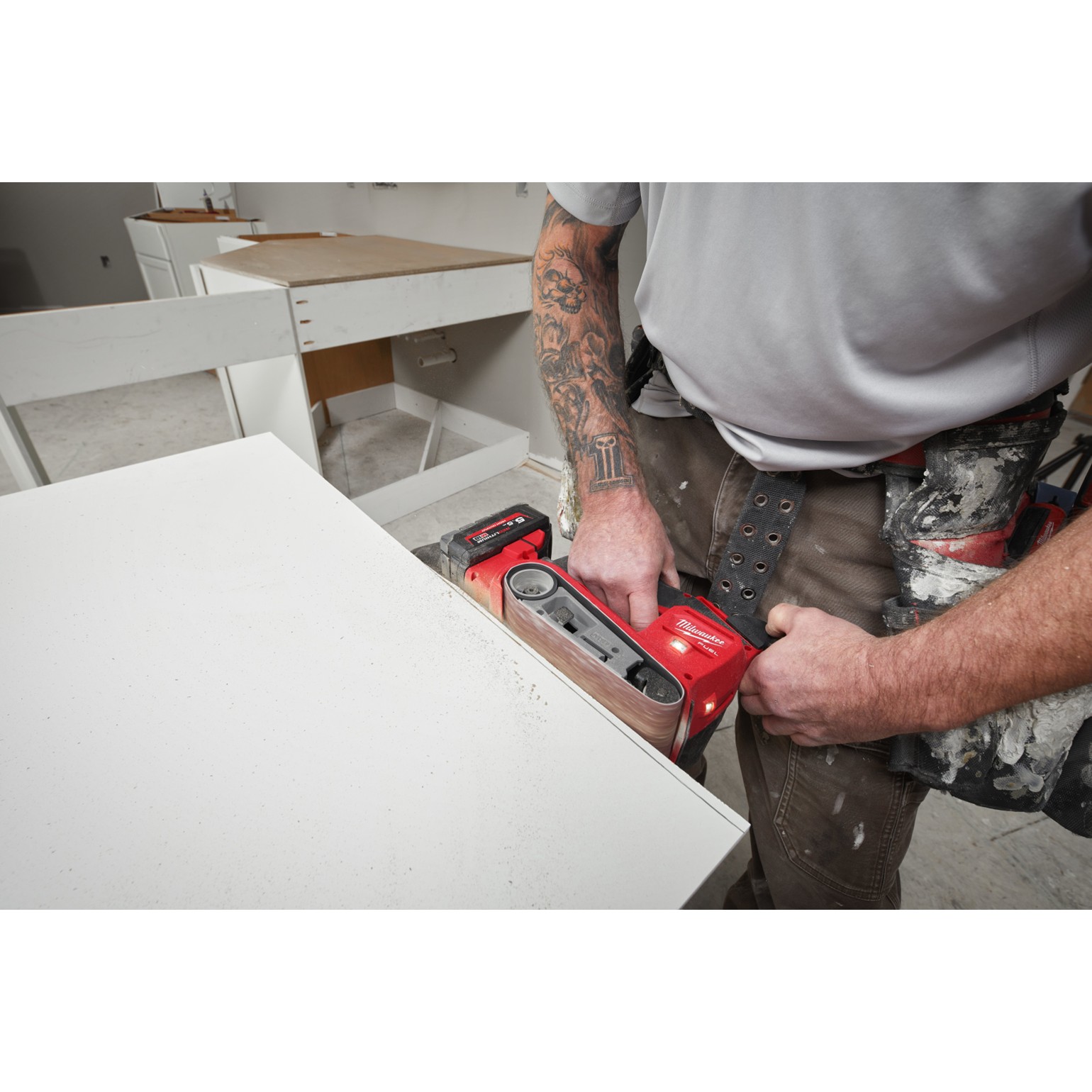 MILWAUKEE M18 FUEL Cordless Belt Sander 75mm 11