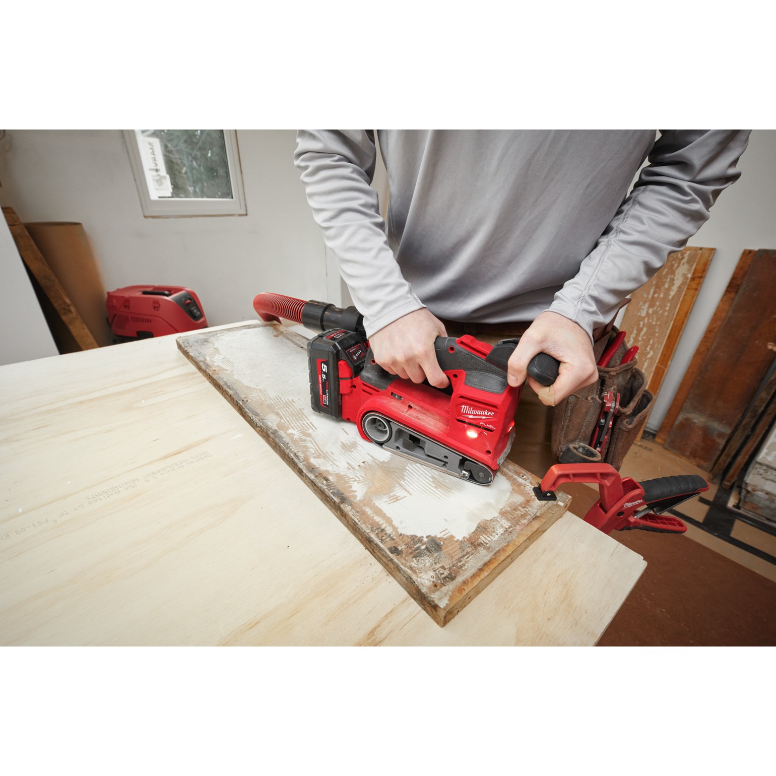 MILWAUKEE M18 FUEL Cordless Belt Sander 75mm 12