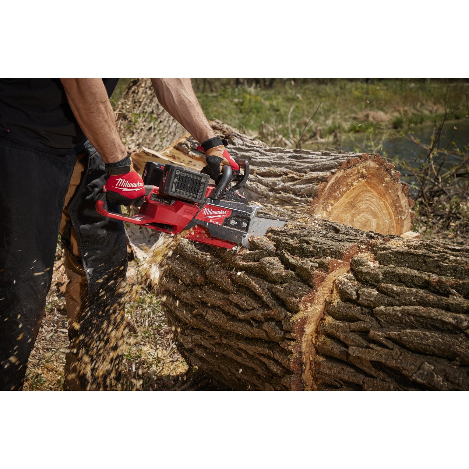 MILWAUKEE M18 FUEL Cordless Dual Battery Chainsaw 10