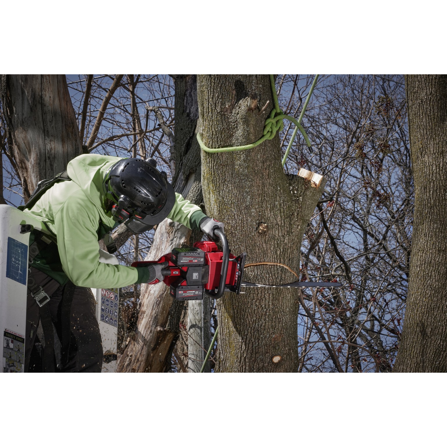 MILWAUKEE M18 FUEL Cordless Dual Battery Chainsaw 9