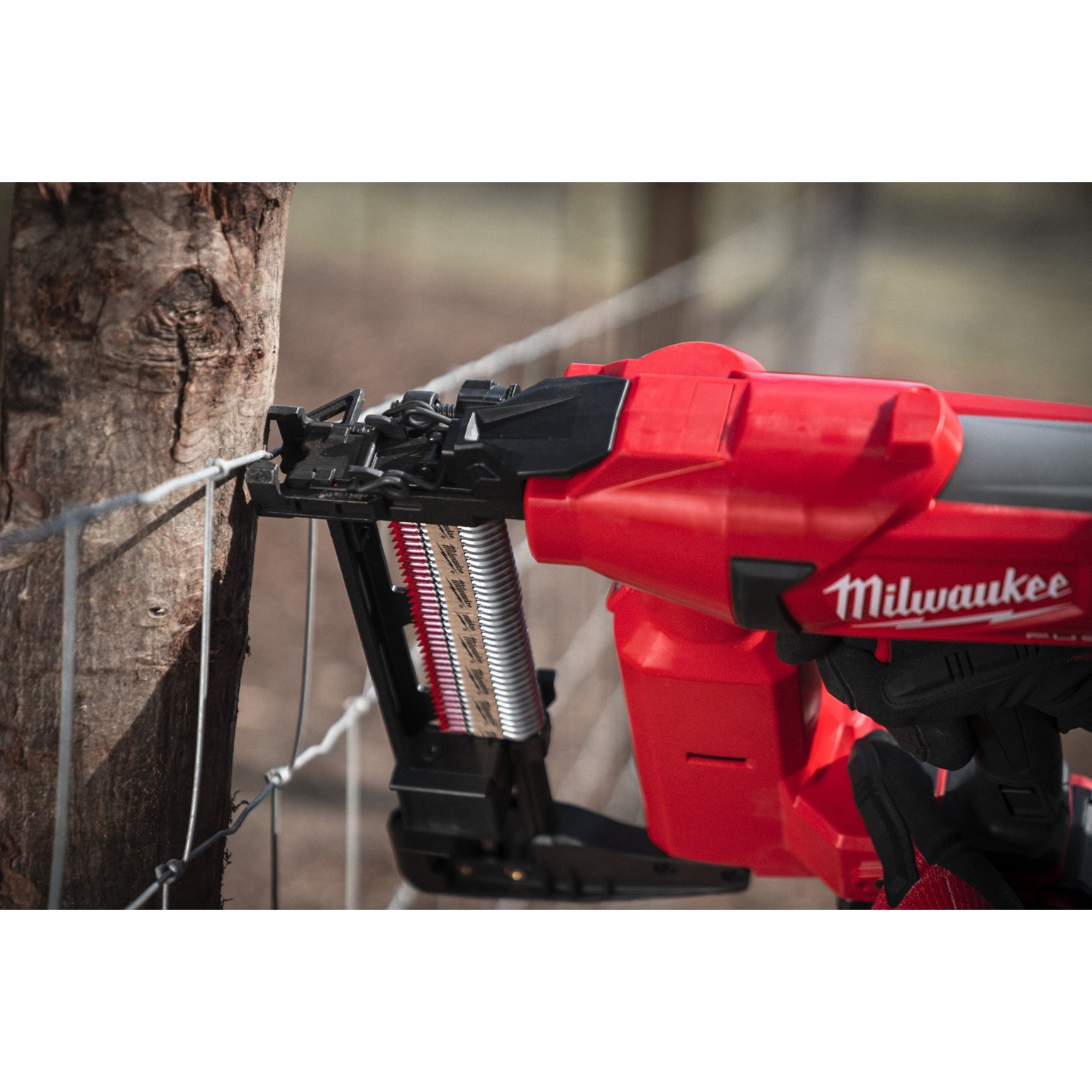 MILWAUKEE M18 FUEL Cordless Fencing Utility Stapler 10