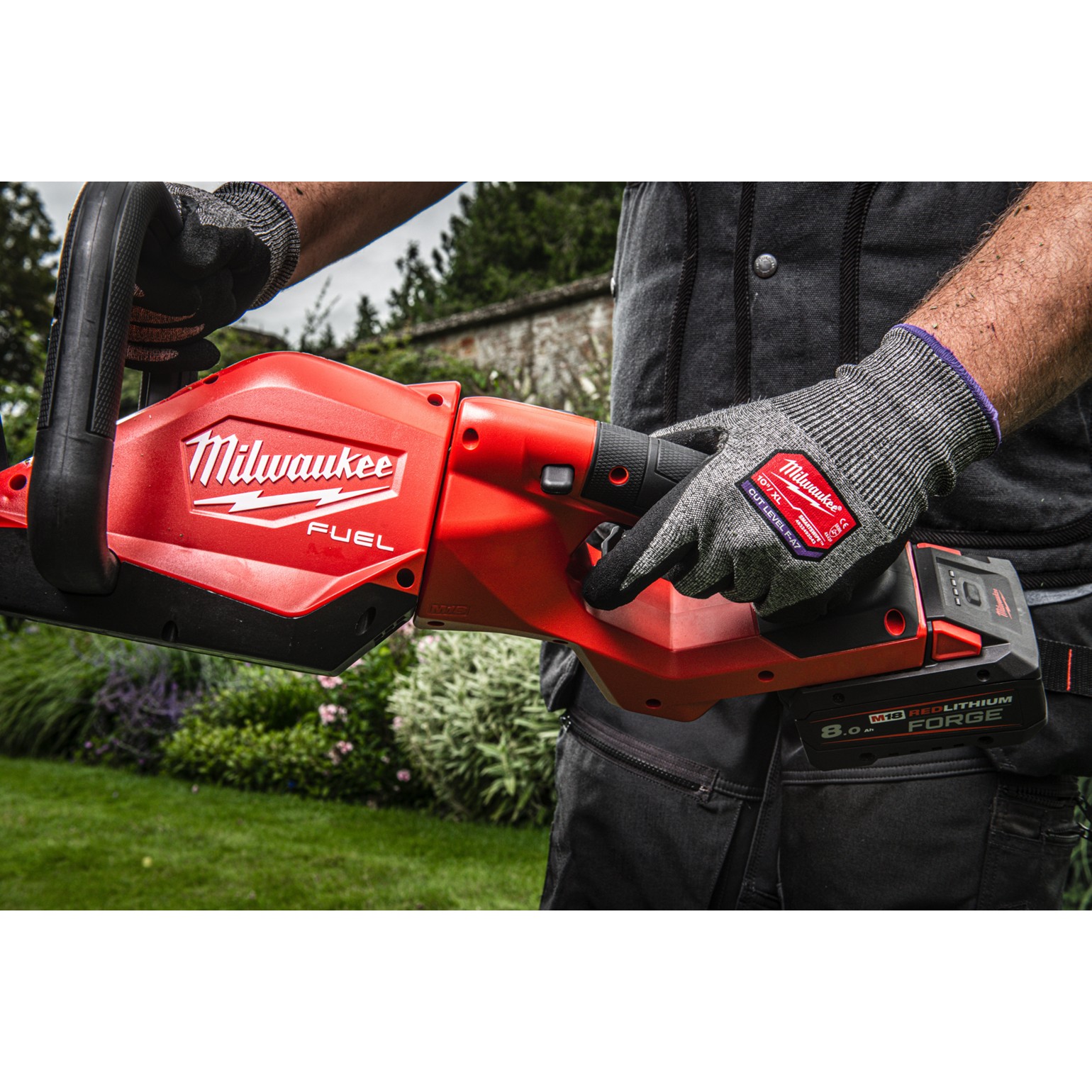 MILWAUKEE M18 FUEL Cordless Hedge Trimmer 4