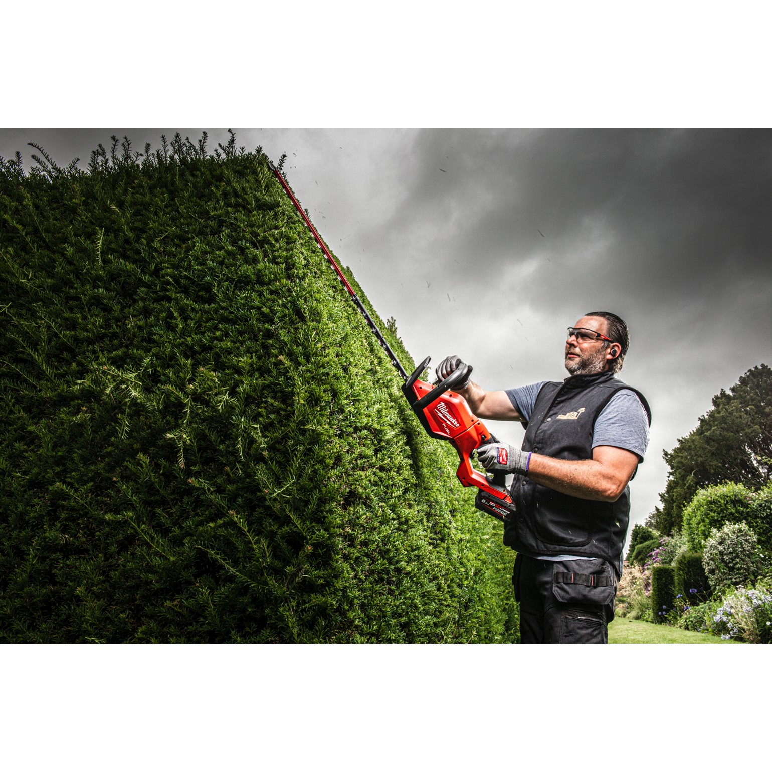 MILWAUKEE M18 FUEL Cordless Hedge Trimmer 5