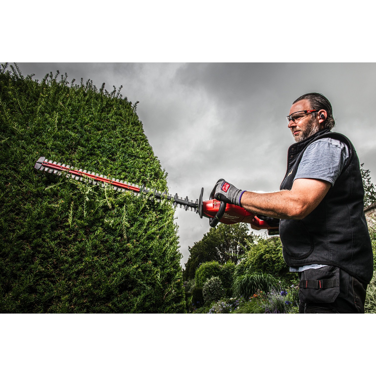MILWAUKEE M18 FUEL Cordless Hedge Trimmer 6