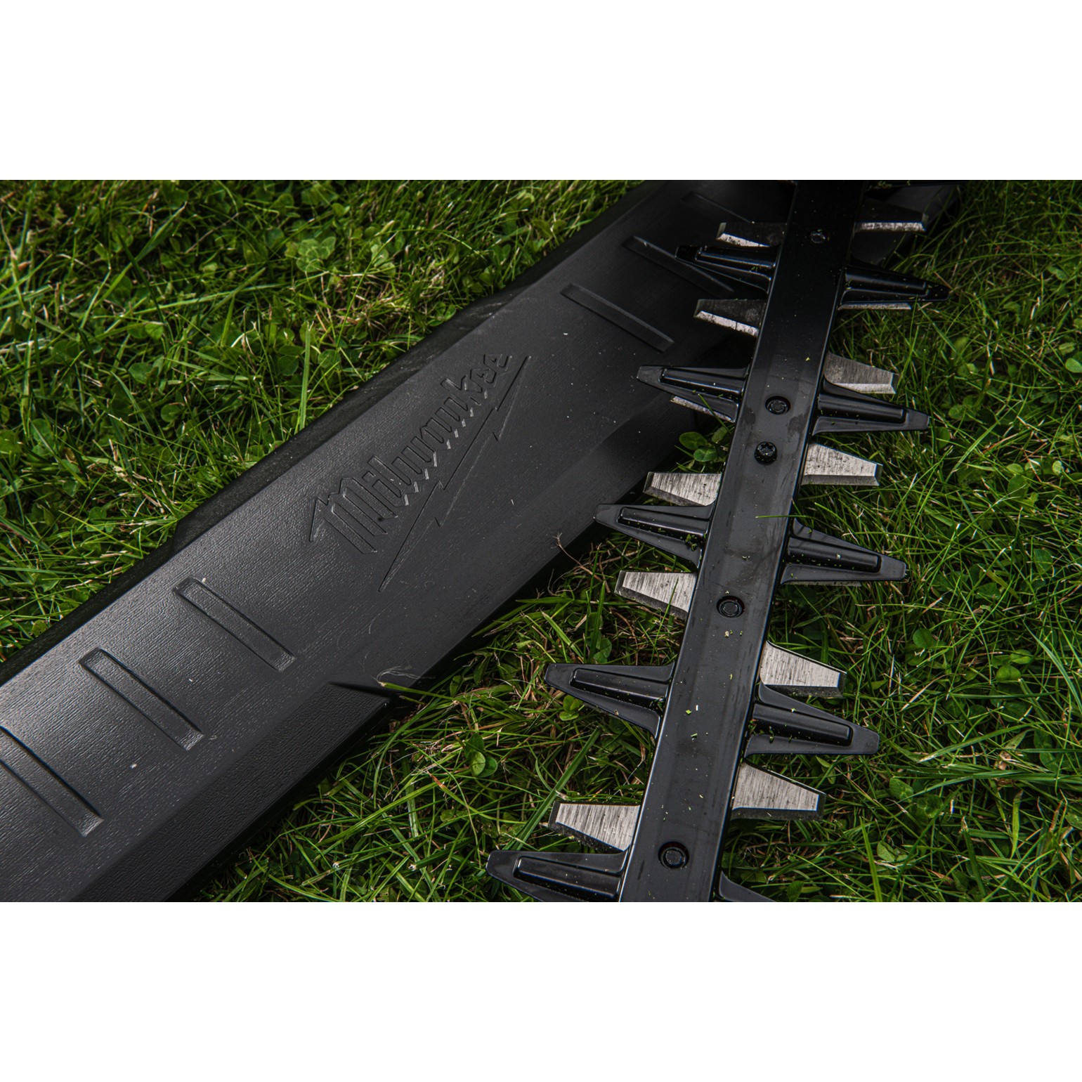 MILWAUKEE M18 FUEL Cordless Hedge Trimmer 8