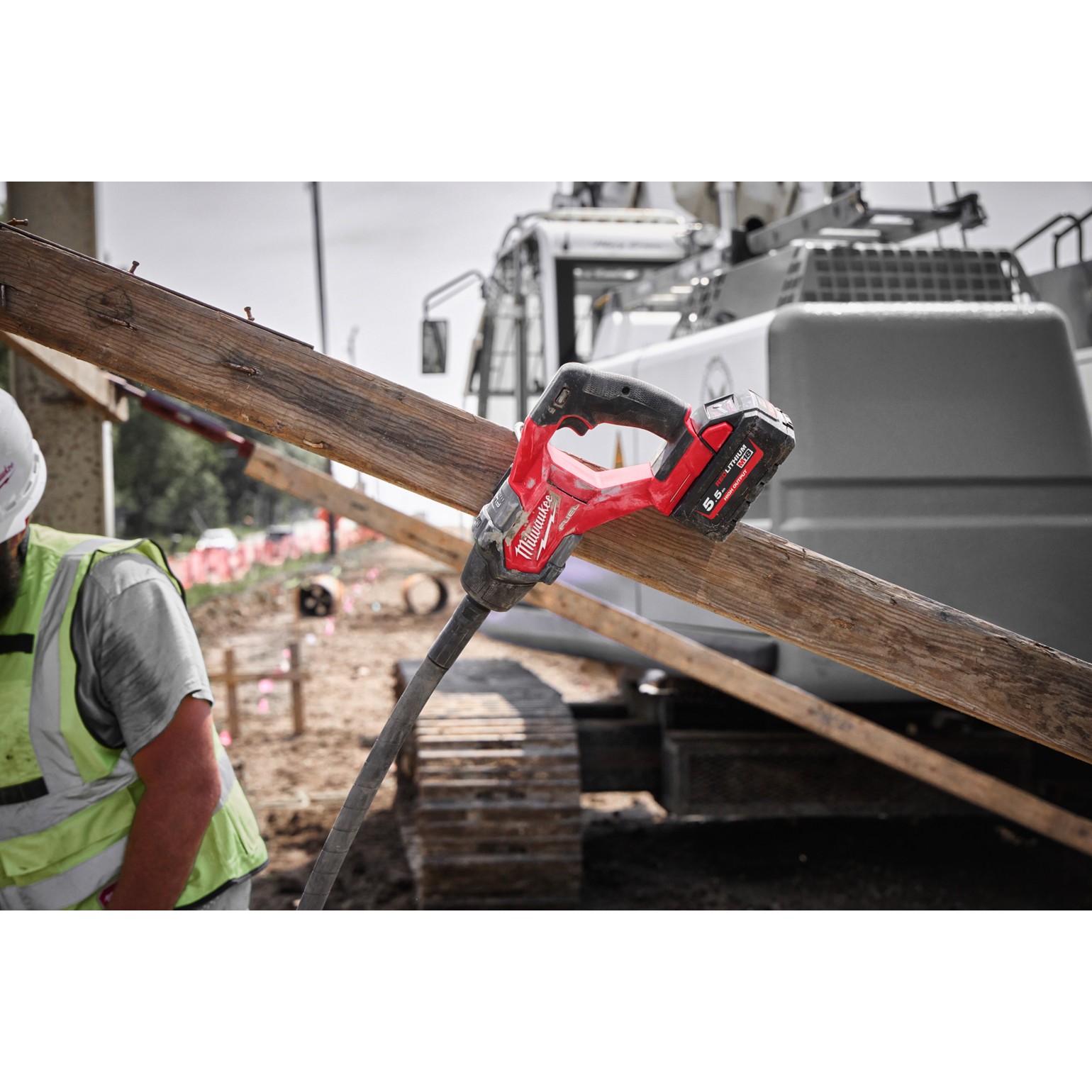 MILWAUKEE M18 FUEL Cordless Needle Concrete Vibrator 10
