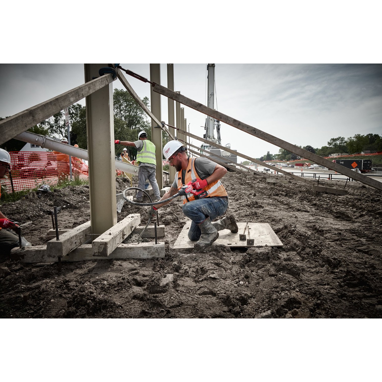 MILWAUKEE M18 FUEL Cordless Needle Concrete Vibrator 5