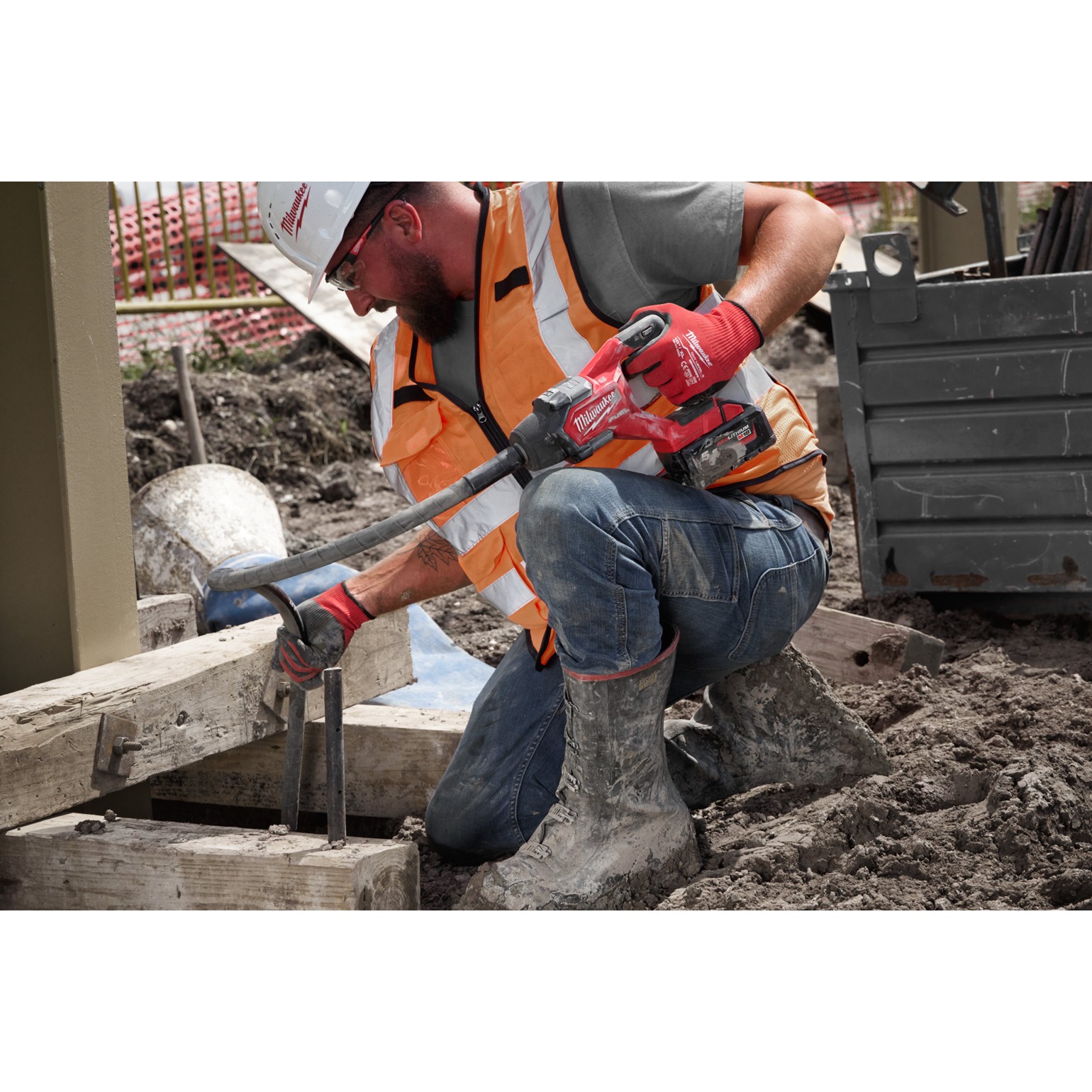 MILWAUKEE M18 FUEL Cordless Needle Concrete Vibrator 6