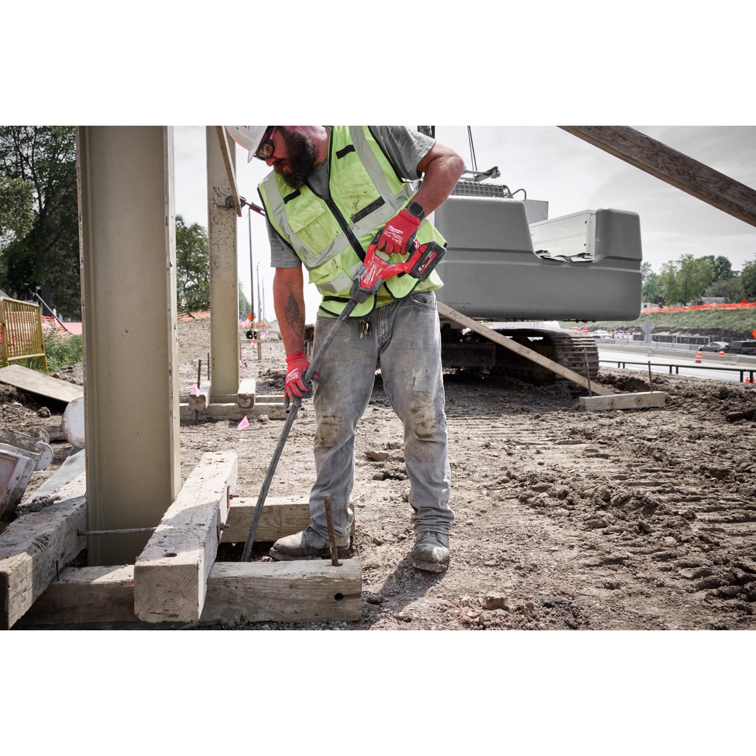 MILWAUKEE M18 FUEL Cordless Needle Concrete Vibrator 7