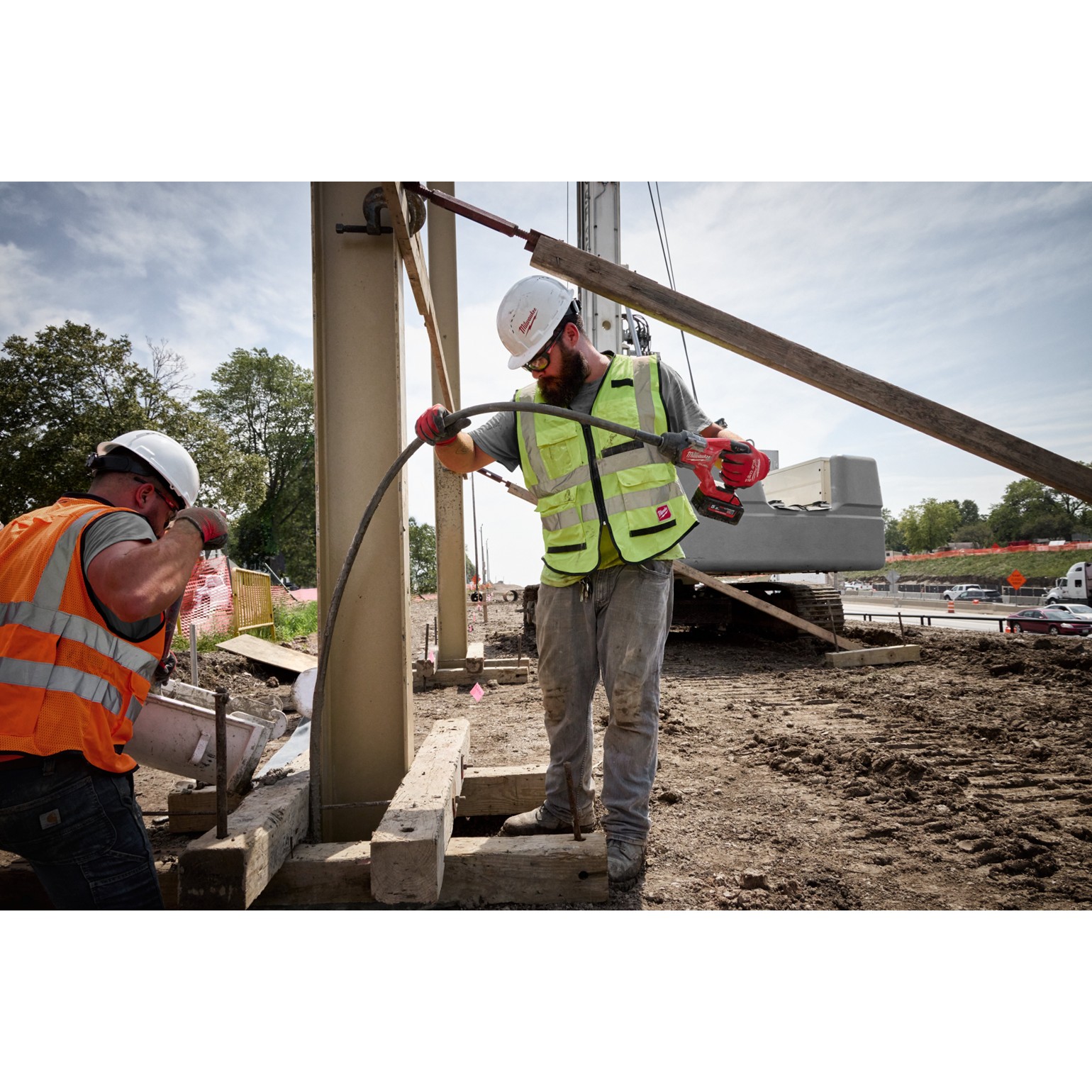 MILWAUKEE M18 FUEL Cordless Needle Concrete Vibrator 8