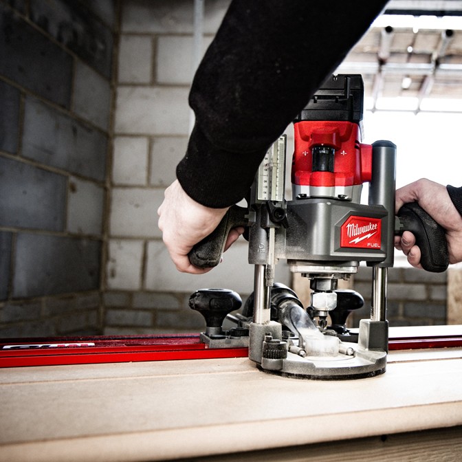 MILWAUKEE M18 FUEL Cordless Router 12mm 6