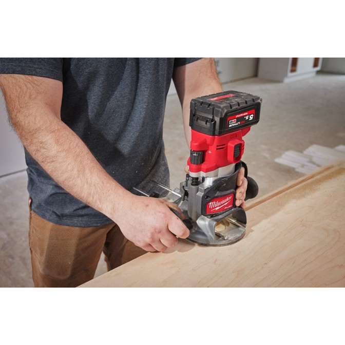 MILWAUKEE M18 FUEL Cordless Router 12mm 7