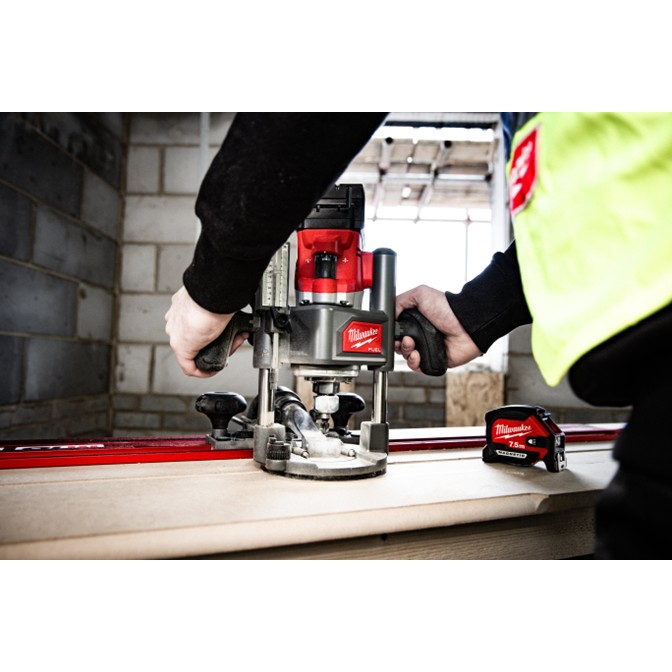 MILWAUKEE M18 FUEL Cordless Router 12mm 9