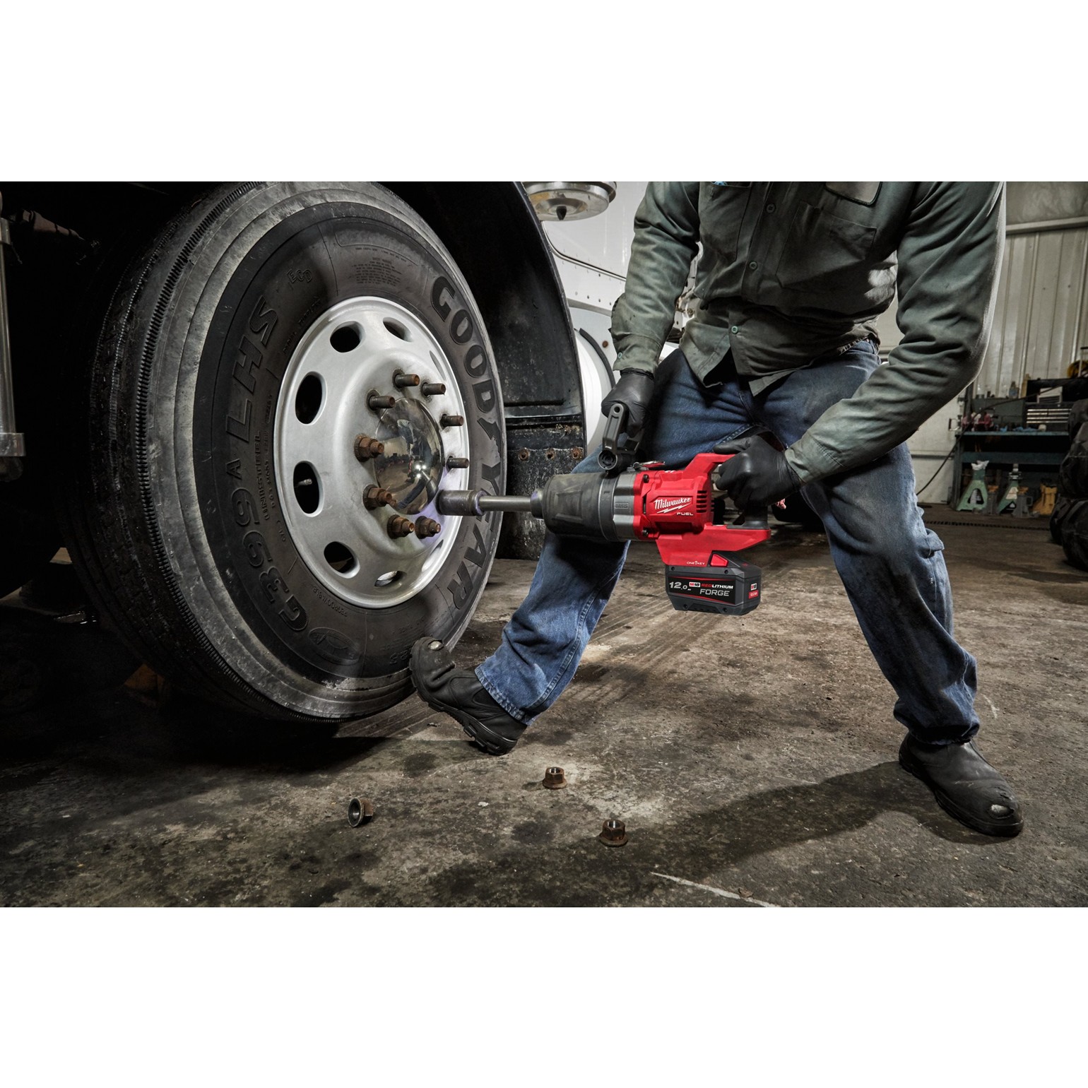 MILWAUKEE M18 FUEL High Torque Impact Wrench 1 inch 5